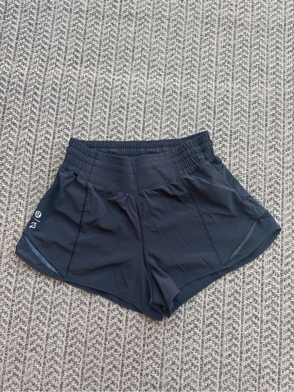 Lululemon Black Hotty Hot High-Rise Lined Shorts 2.5” Size 4 - Picture 7 of 12